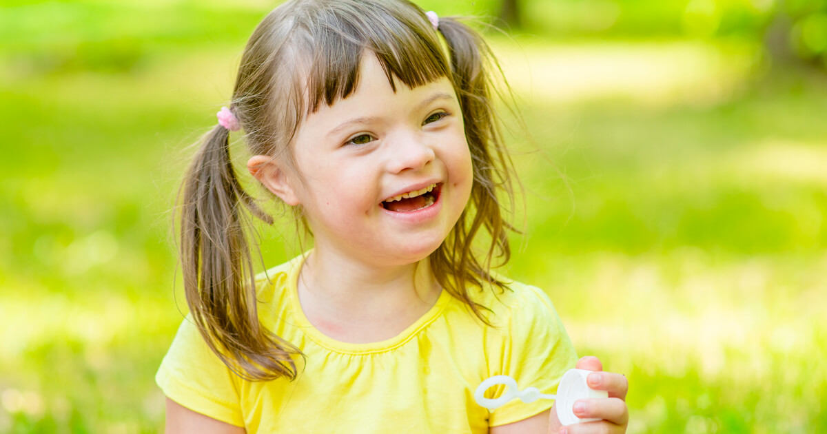 downs syndrome girl yellow bubbles