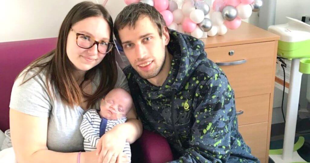 Baby born two weeks below abortion limit goes home after 4 months in hospital 3