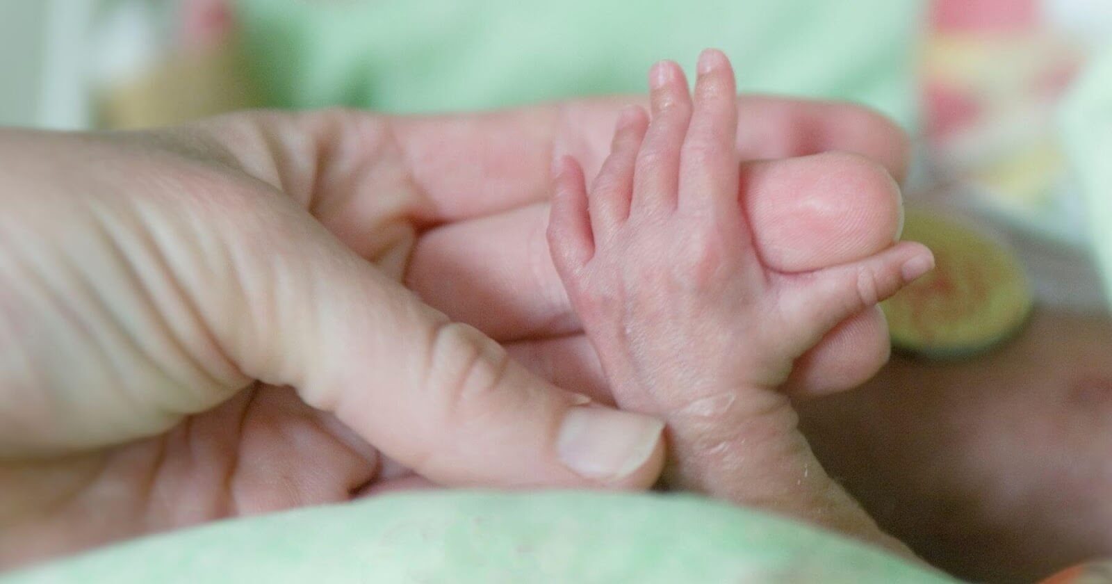 Three-day-old baby girl born prematurely passes away just hours after being brought home