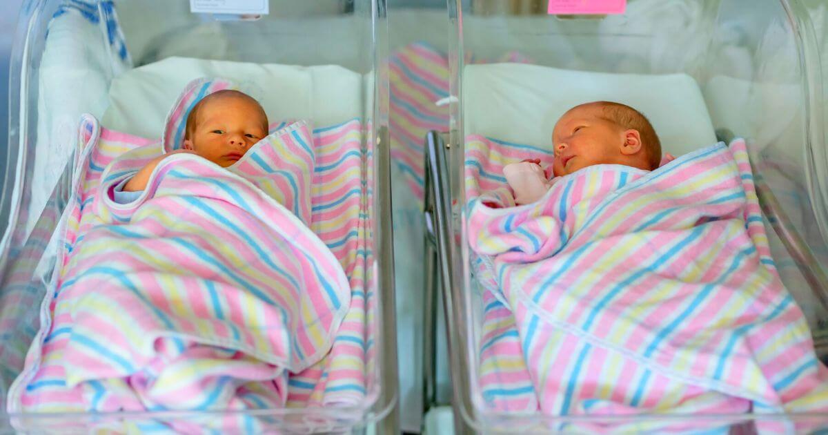 UK Mum gives birth to premature twins in different months