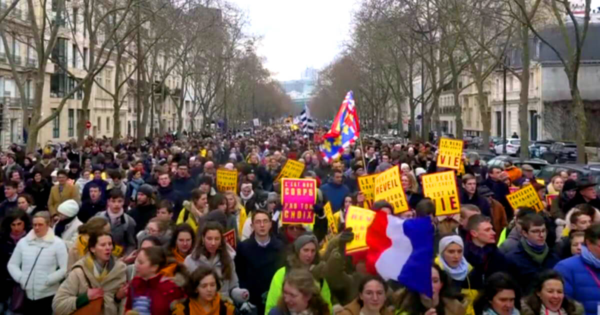 20,000 attend March for Life in Paris